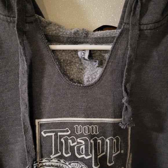 Trapp brewing Vermont hoodie, women's xl. - Picture 6 of 7